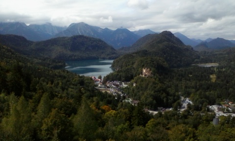 Veduta del Castello di Hohenschwangau e del lago Alpsee. Foto di Angela Di Matteo